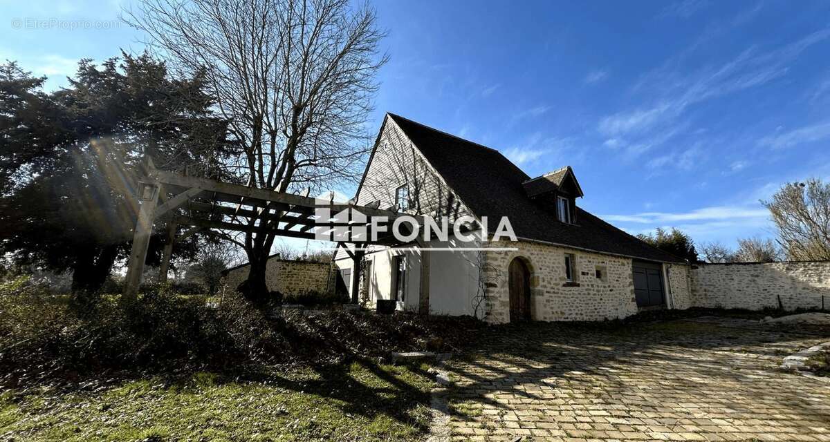 Maison à COULANS-SUR-GEE