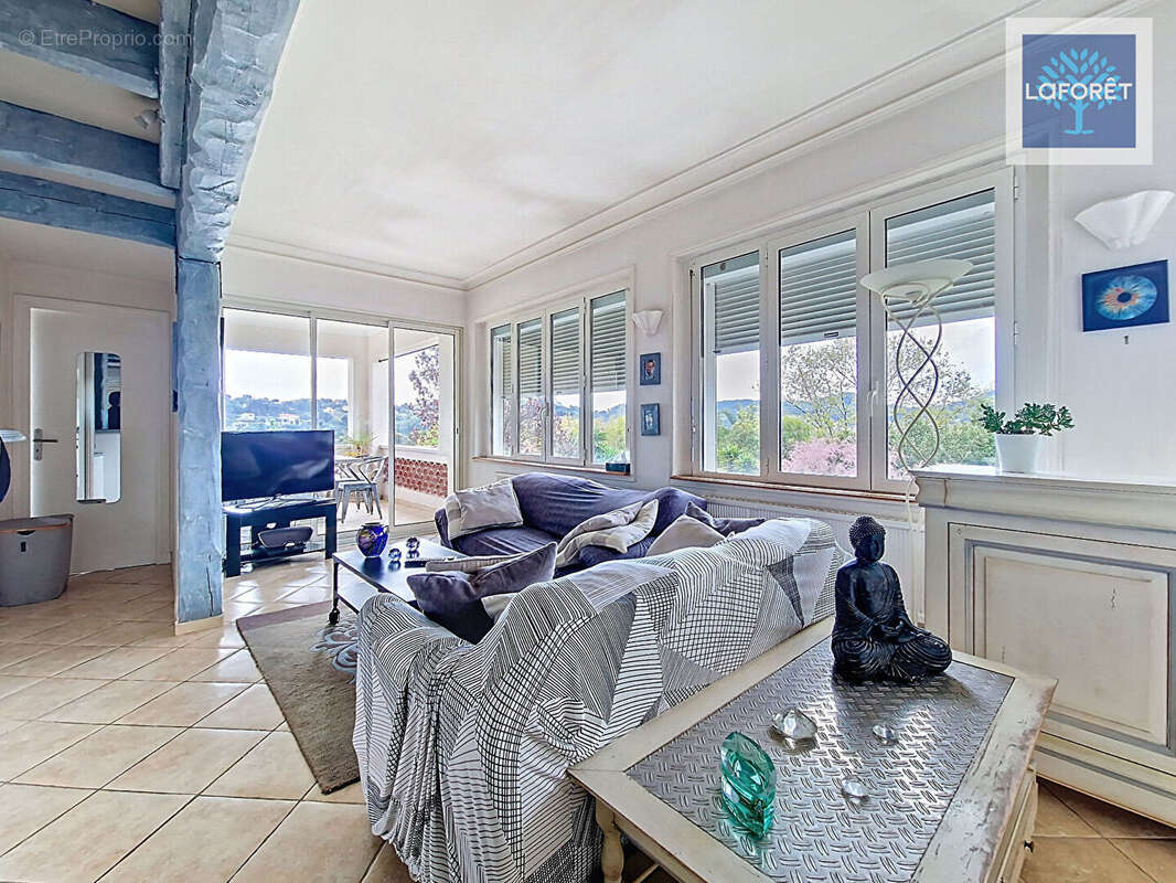 Appartement à VALLAURIS