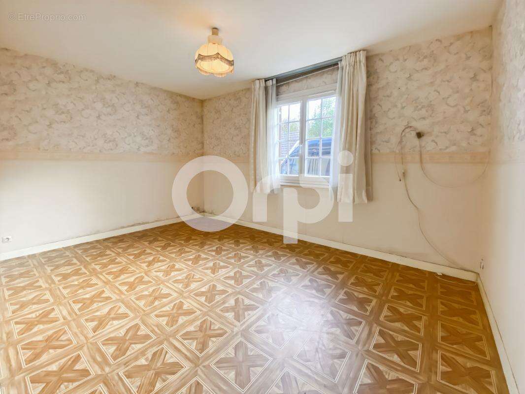 Maison à LE VAL-DAVID