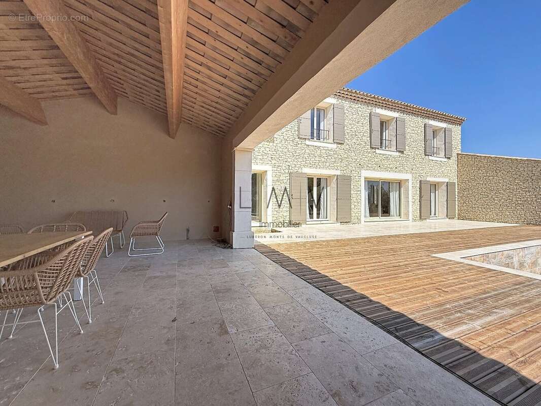 Maison à GORDES