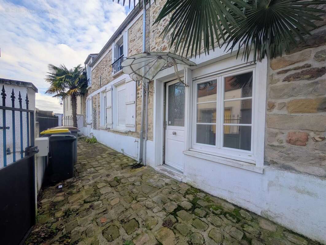 Maison à LE CHATELET-EN-BRIE