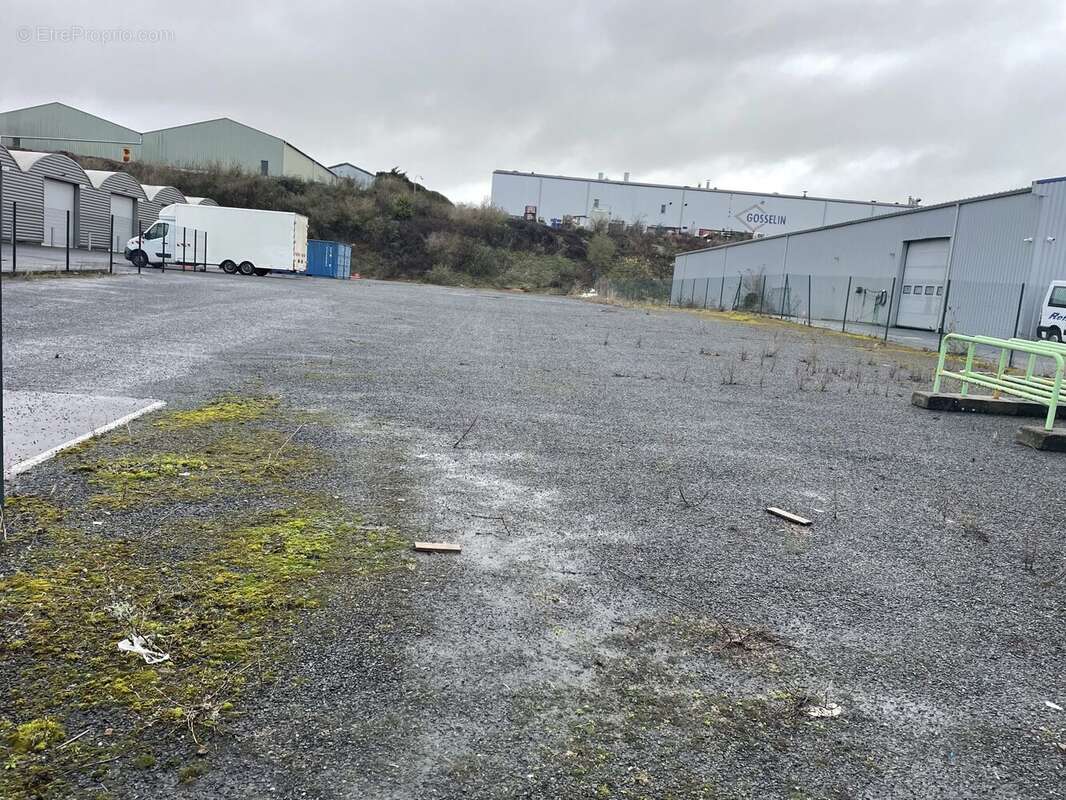 Commerce à CARPIQUET