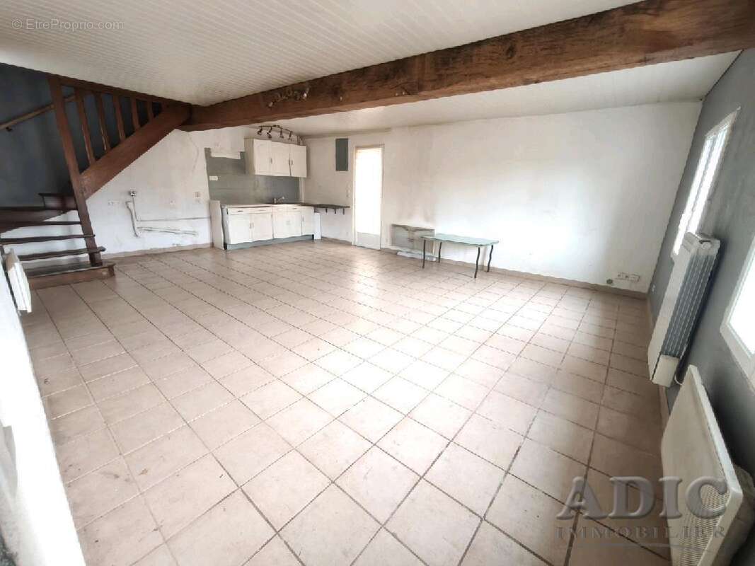 Maison à VER-SUR-LAUNETTE