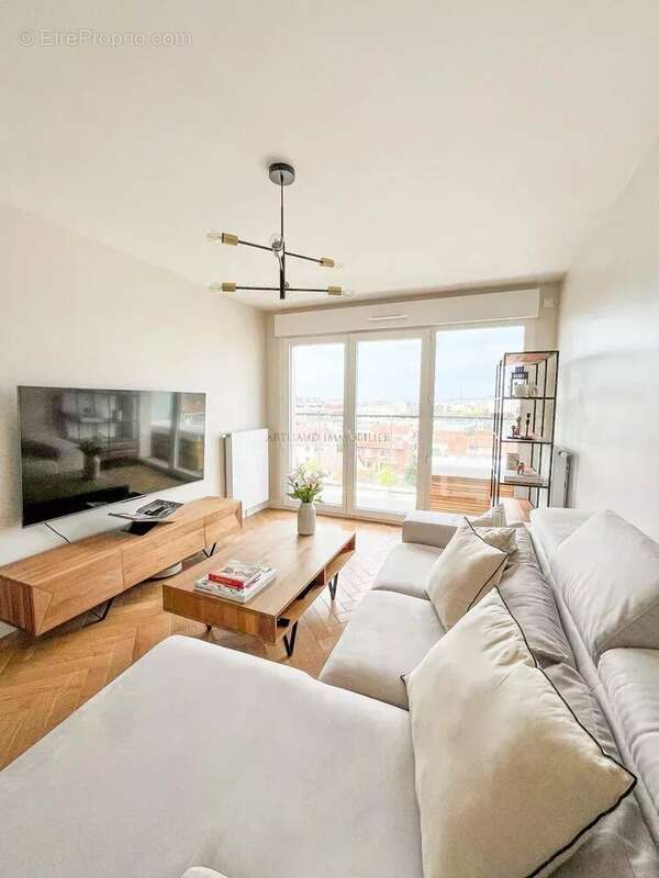 Appartement à COURBEVOIE