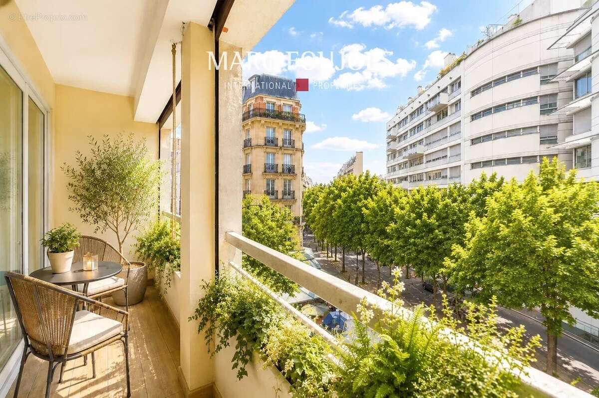 Appartement à PARIS-16E
