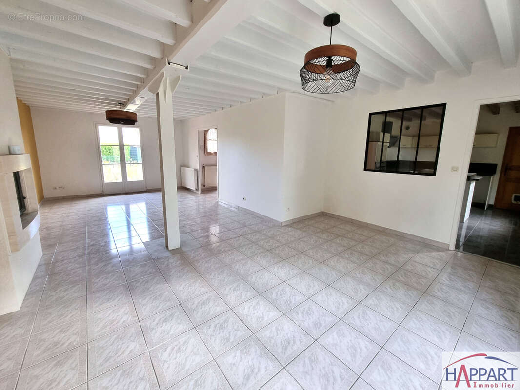 Maison à VAUX-LE-PENIL