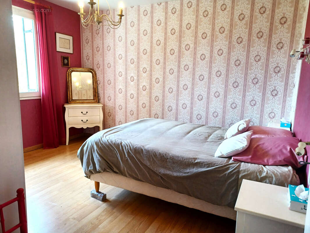 Maison à COURS-LES-BARRES