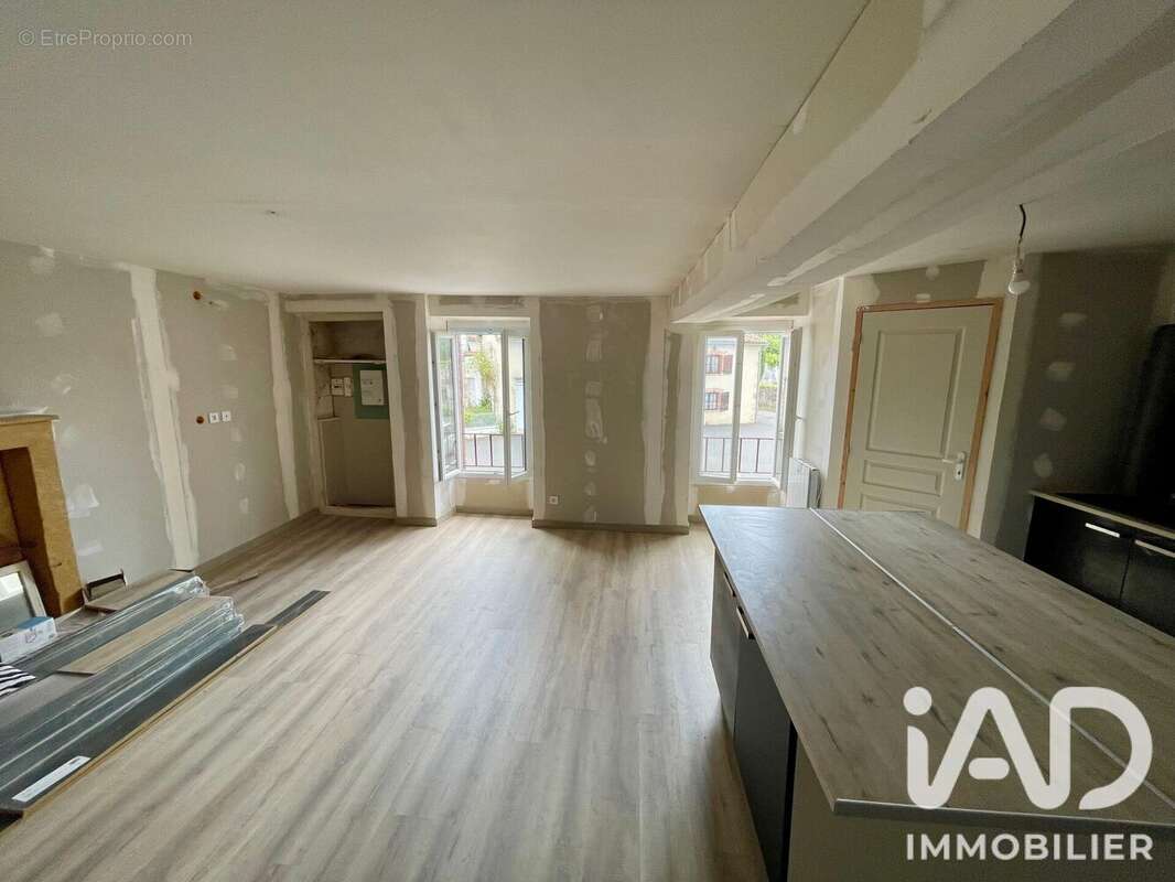 Appartement 51 m² à Lathus-Saint-Remy  - photo 5