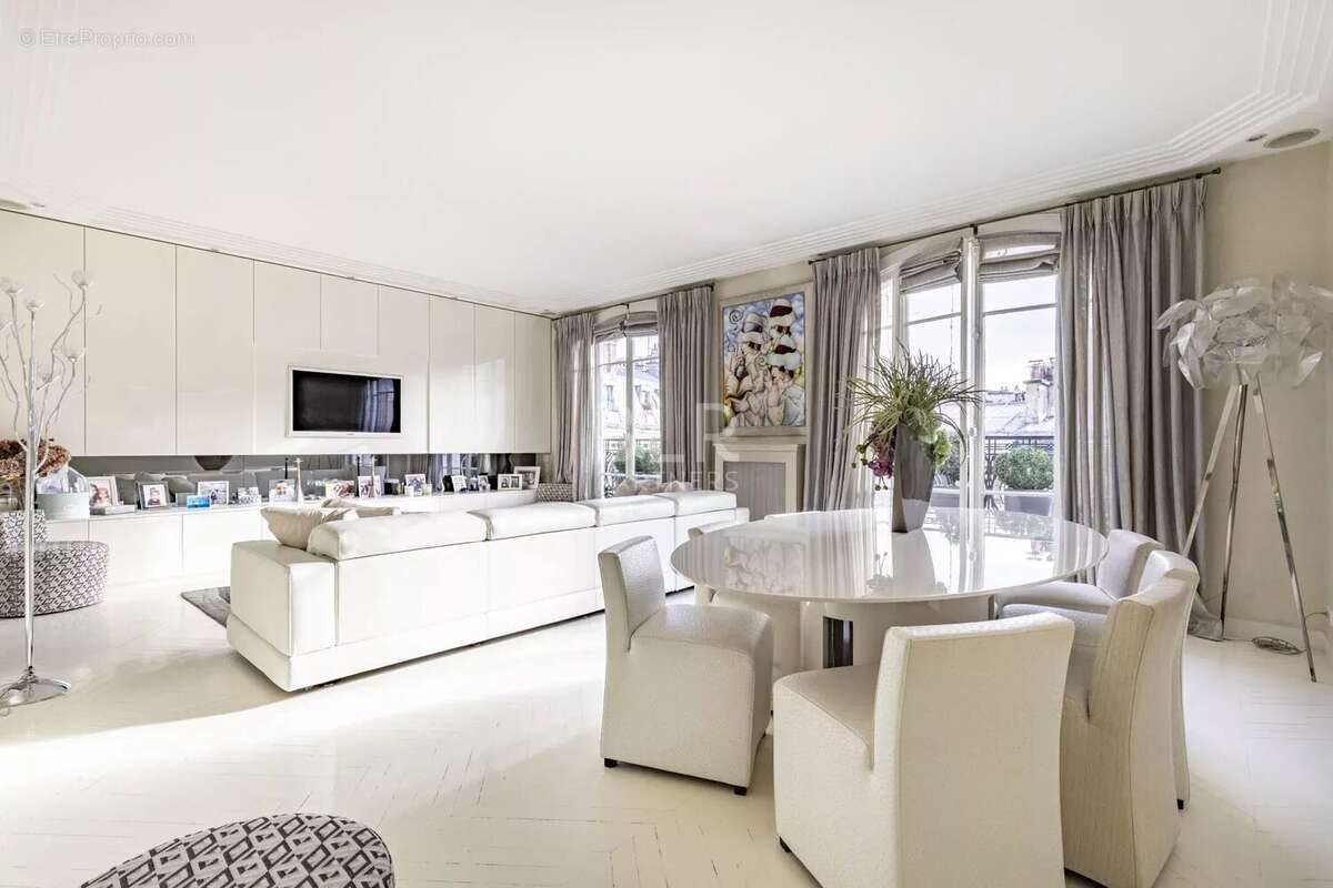 Appartement à PARIS-17E