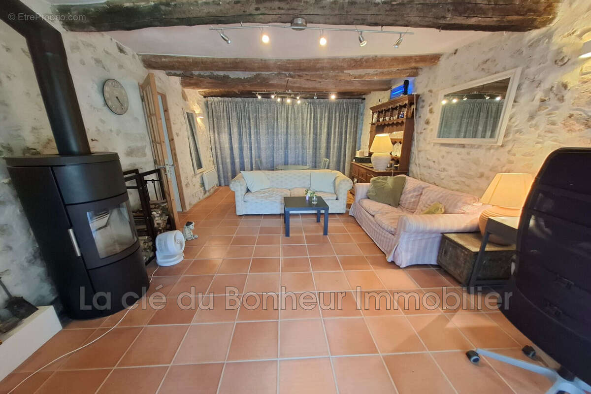 Maison 226 m² à Quinson  - photo 2