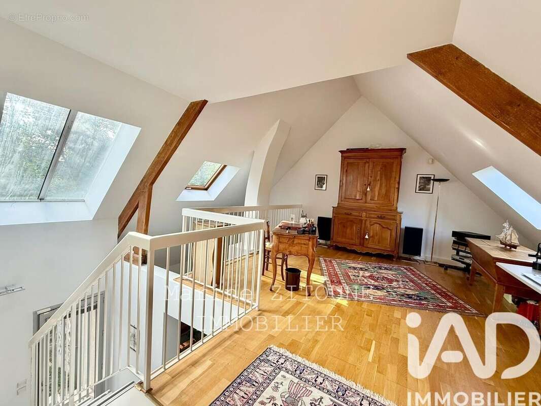 Maison 130 m² à La Ville-Du-Bois  - photo 9