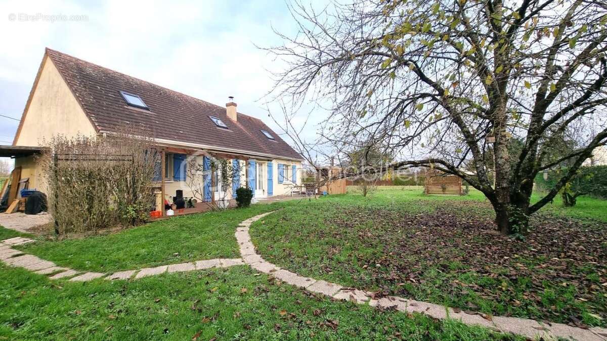 BERTHENAY - Maison de 145 M² - 6 chambres - photo 2