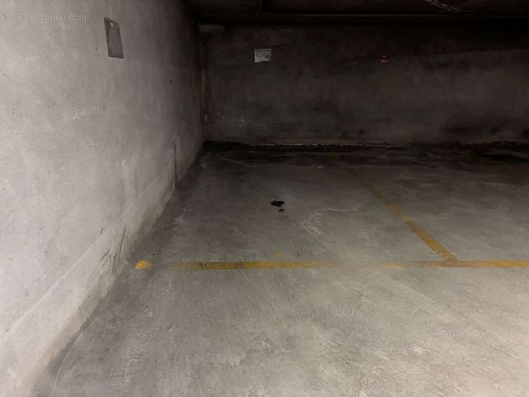 Parking 149 m² à Puteaux  - photo 2