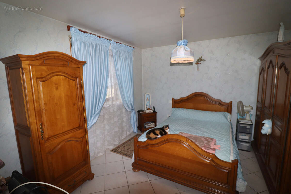 Proche de CUISERY (71) Maison de village en pierre rénovée avec dépendances - photo 3