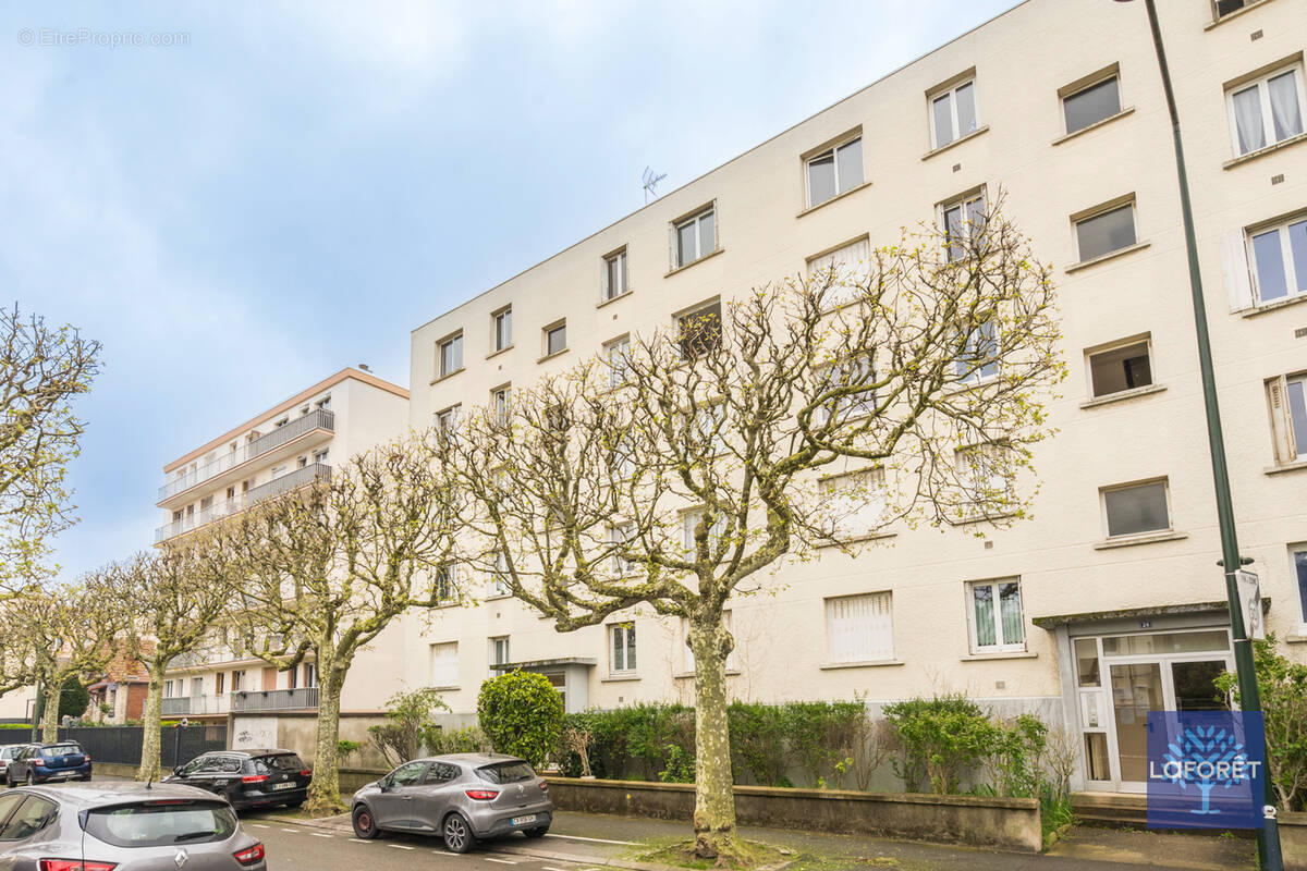 Appartement à LES PAVILLONS-SOUS-BOIS