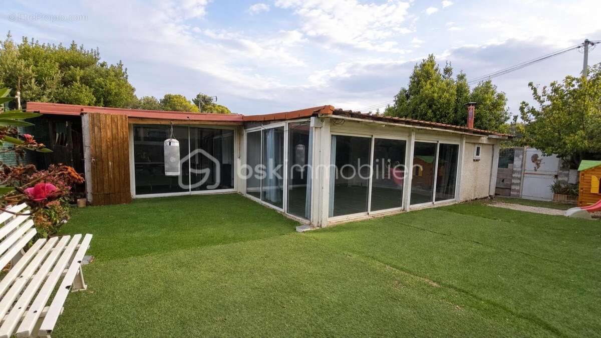 Maison T4 avec jardin – Résidence sécurisée avec piscine – Fort potentiel de rénovation – Le Castellet - photo 2