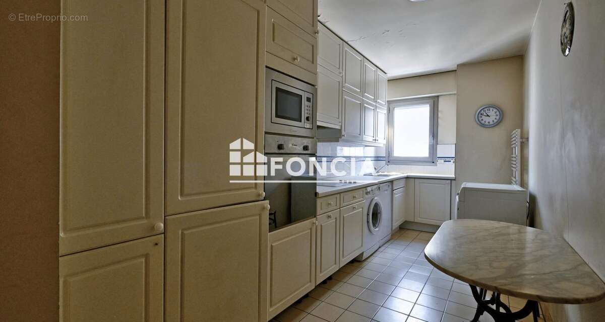 Appartement à PARIS-7E