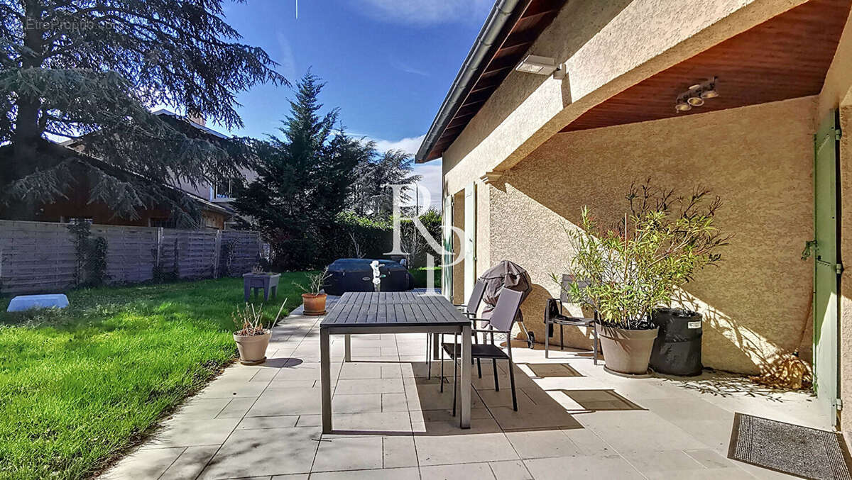 Maison à GREZIEU-LA-VARENNE