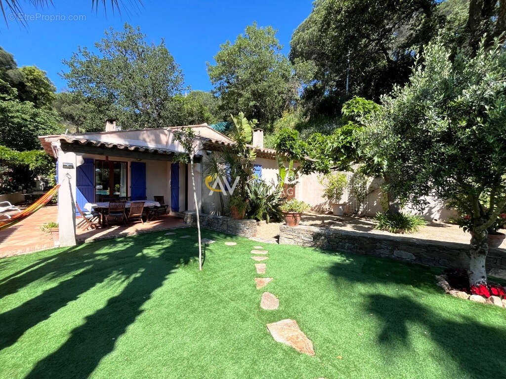 Maison à LA GARDE-FREINET