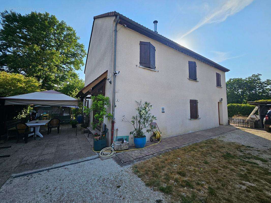 235 000, TROCHERES, Maison Indépendante de148 m2habitables sur Grand Terrain - photo 8