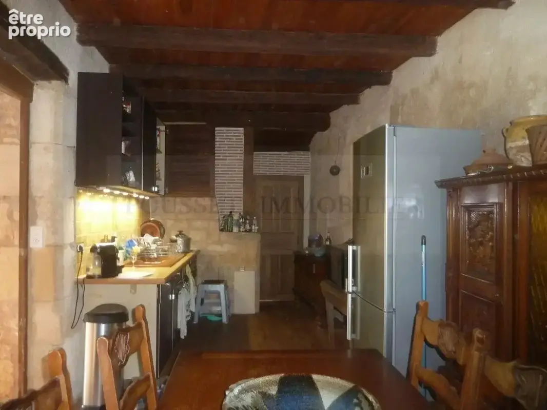 Superbe propriete en pierre dependances sur un terrain attenant de 472 m².  situation dans un petit hameau. - photo 10