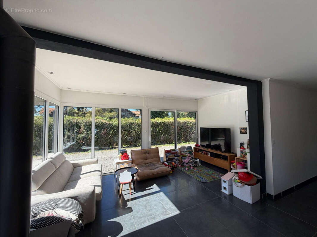 Maison 104 m² à Cervens  - photo 5