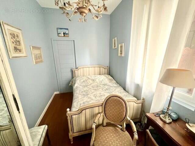 Chambre - Appartement à BORDEAUX