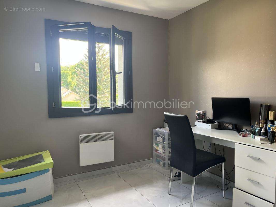 Maison à CHARNECLES