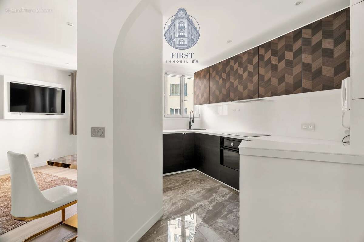 Appartement à PARIS-16E