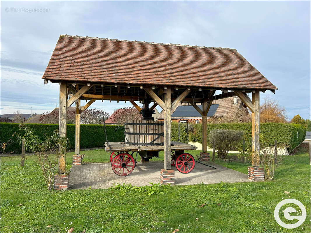 Maison à AILLANT-SUR-THOLON