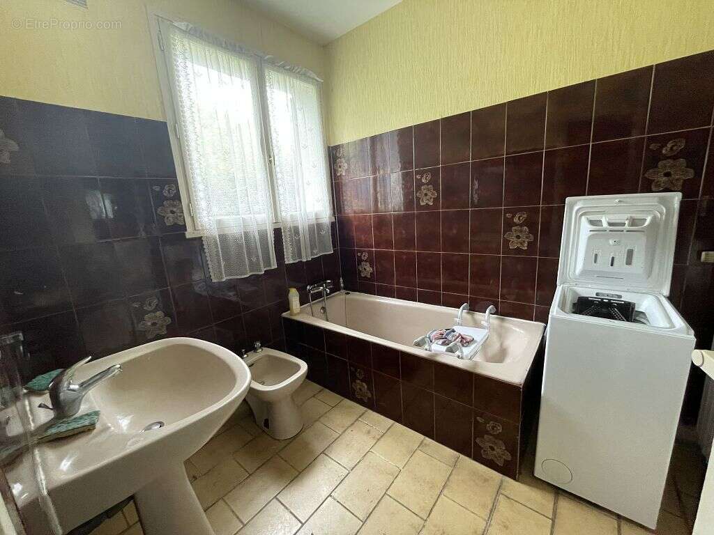 Maison - 245m ² - photo 6
