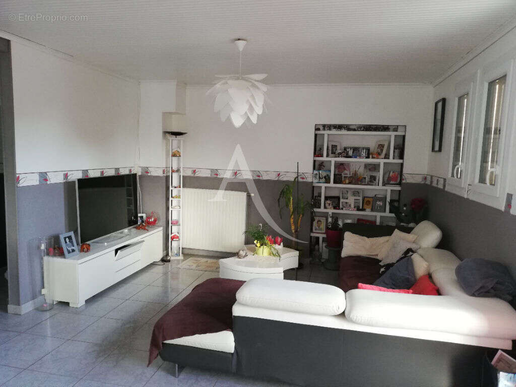 Maison à MOUTIERS-LES-MAUXFAITS