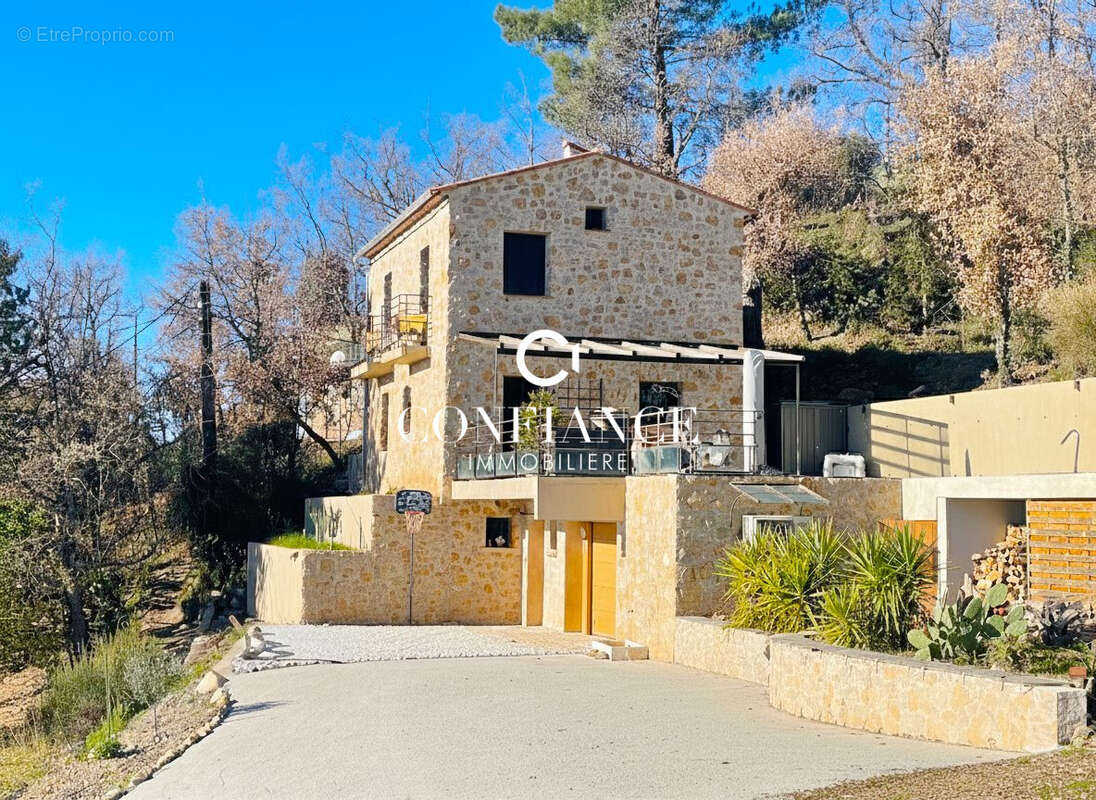 Maison 120 m² à Revest-Les-Roches  - photo 4