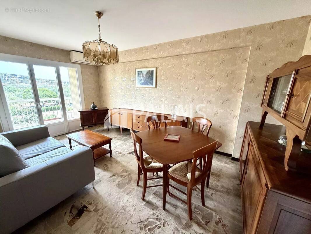 Appartement à SAINT-LAURENT-DU-VAR