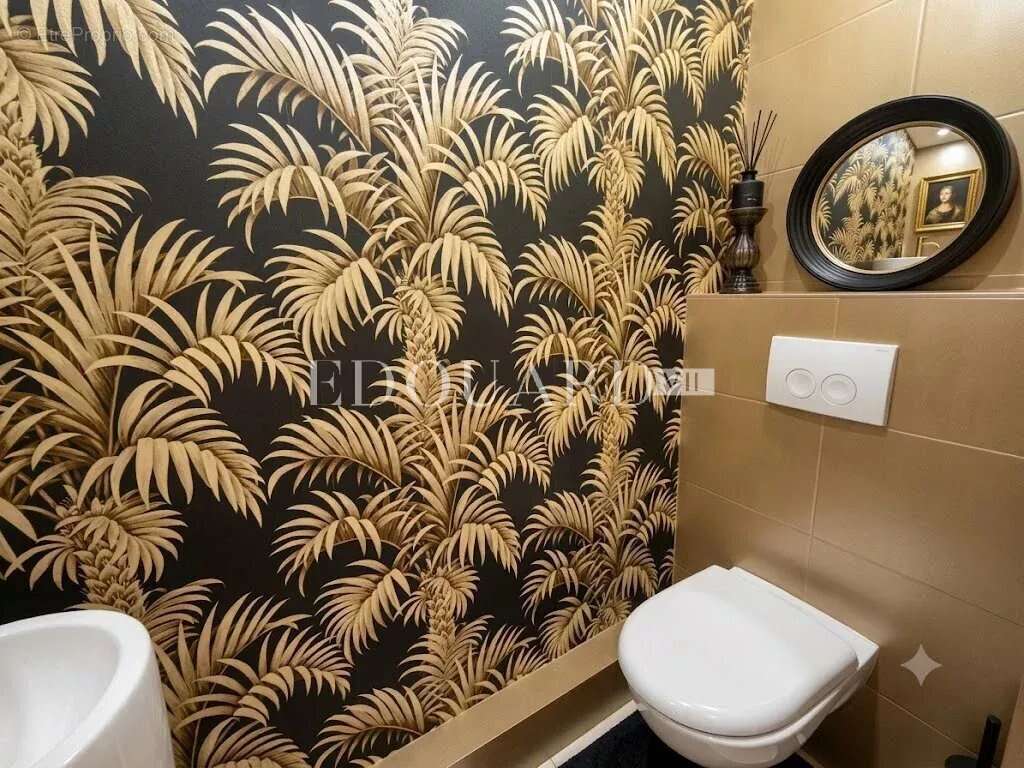 Roquebrune Cap Martin, trois pièces avec spectaculaire terrasse, petite piscine privée et superbe vue mer - photo 15