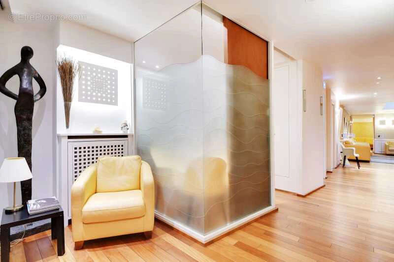 Commerce à PARIS-16E