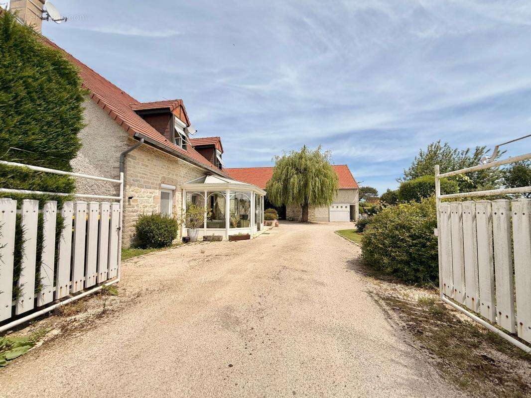 Maison à ECHENON