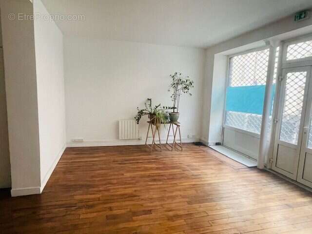 Commerce à PARIS-11E