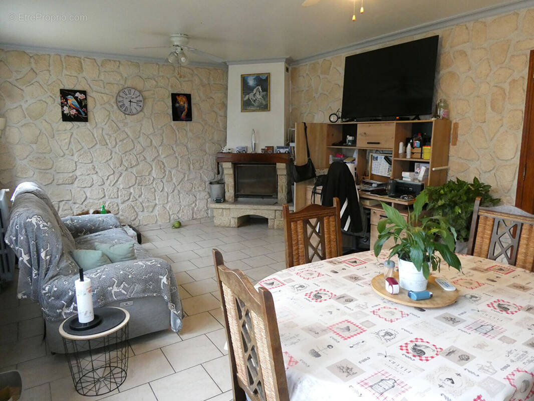 Maison à LASSAY-LES-CHATEAUX