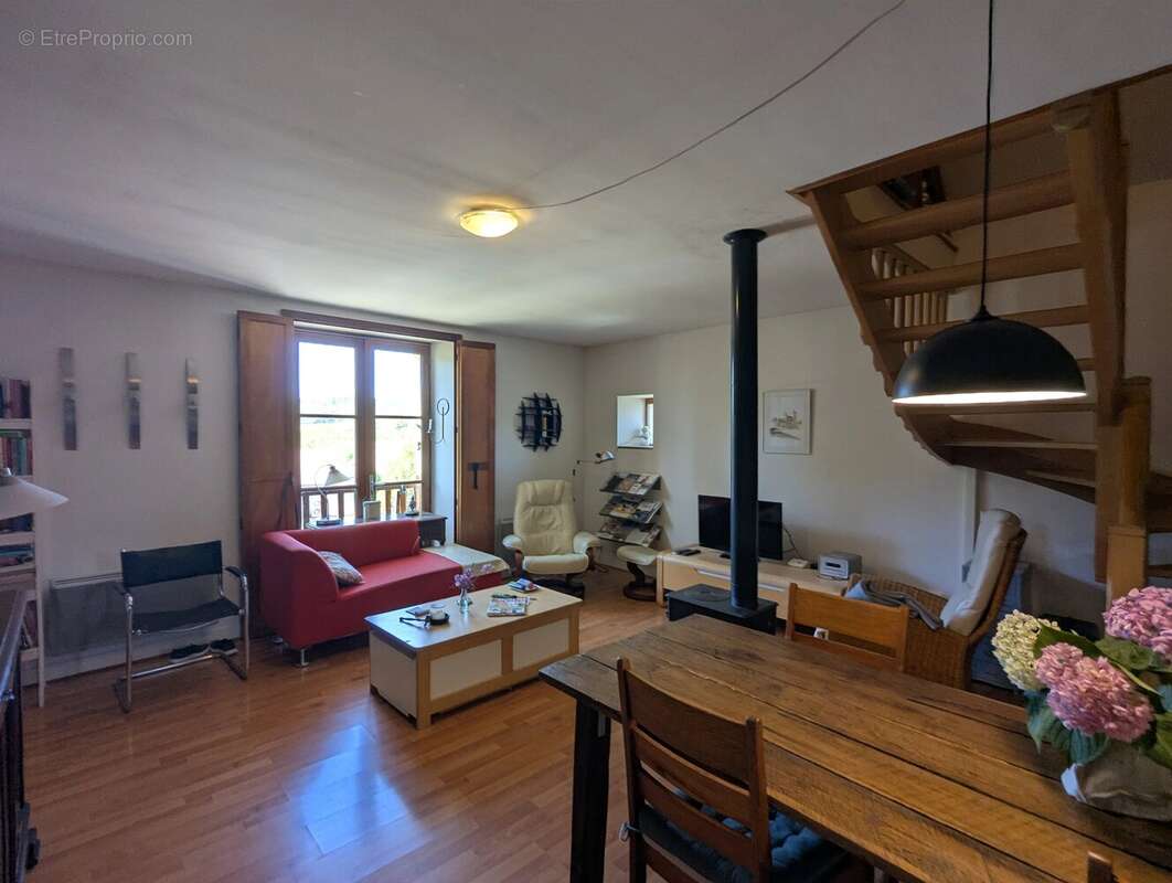 Maison de village en pierre avec 3 chambres, garage double, cave et terrasses - photo 6