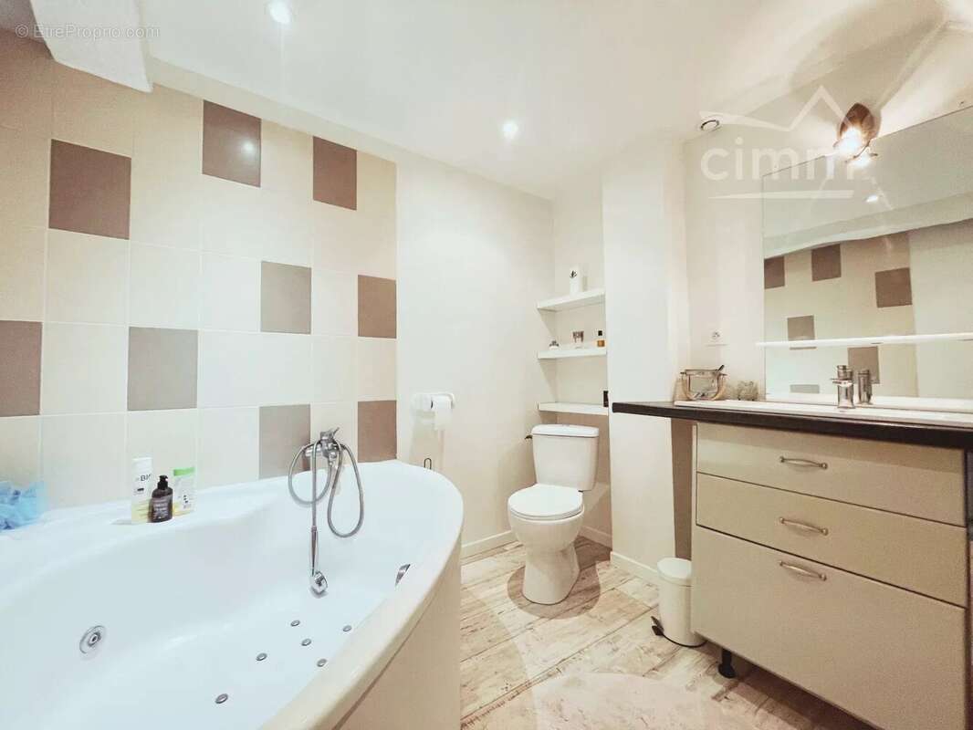 Maison à MORAS-EN-VALLOIRE