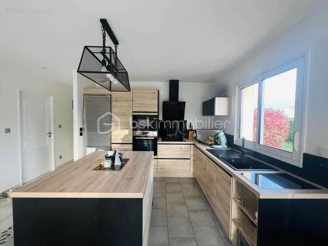 Maison à FERRIERES-HAUT-CLOCHER