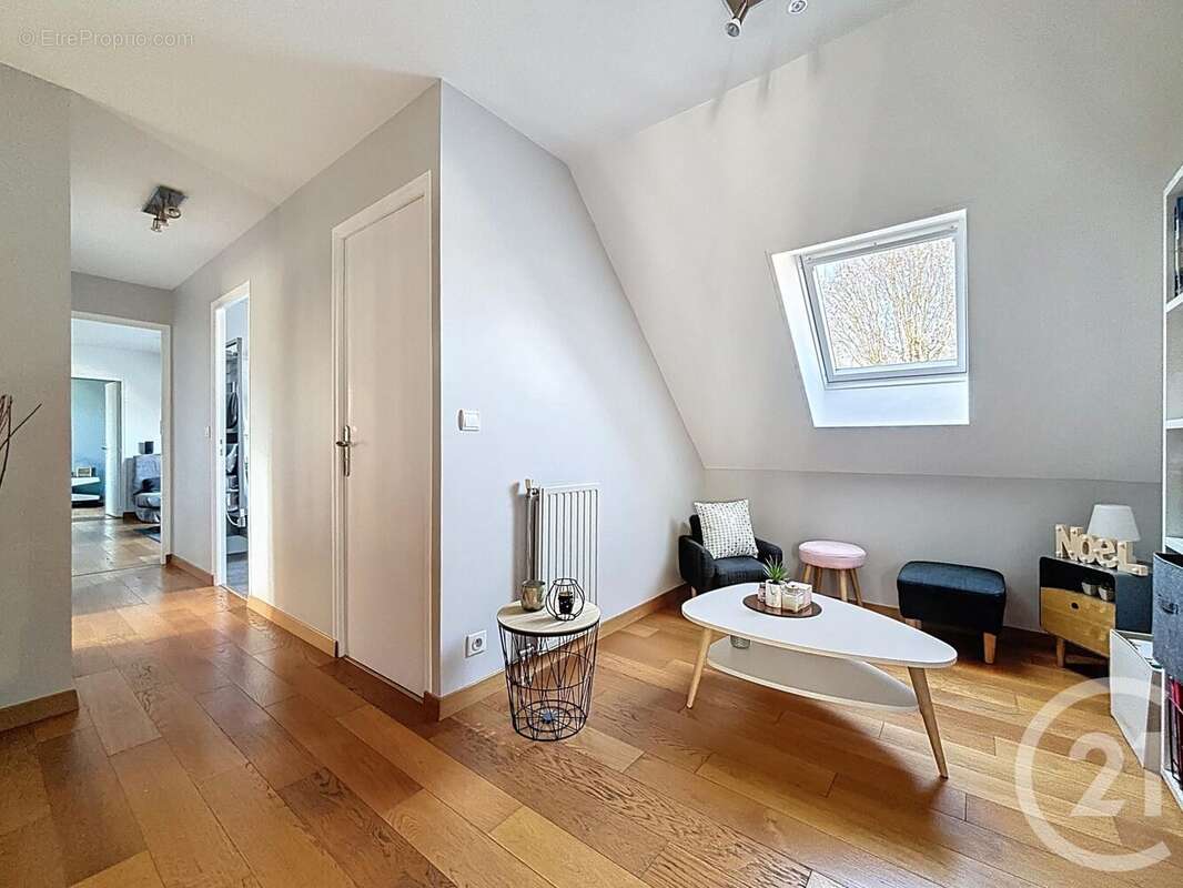 Maison à VAUX-LE-PENIL