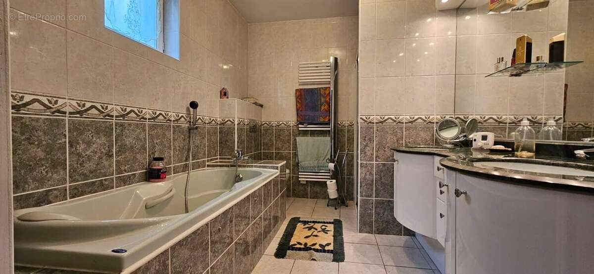 Maison à GAGEAC-ET-ROUILLAC