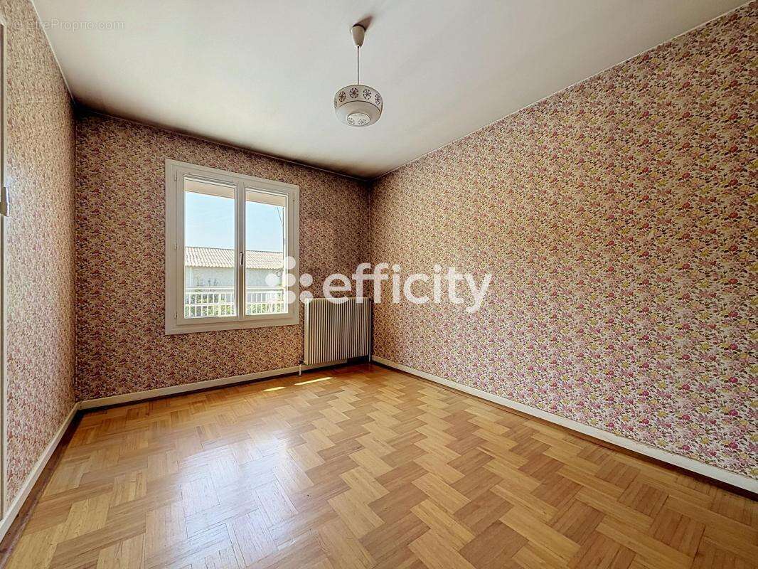 Maison 106 m² à Givors  - photo 13