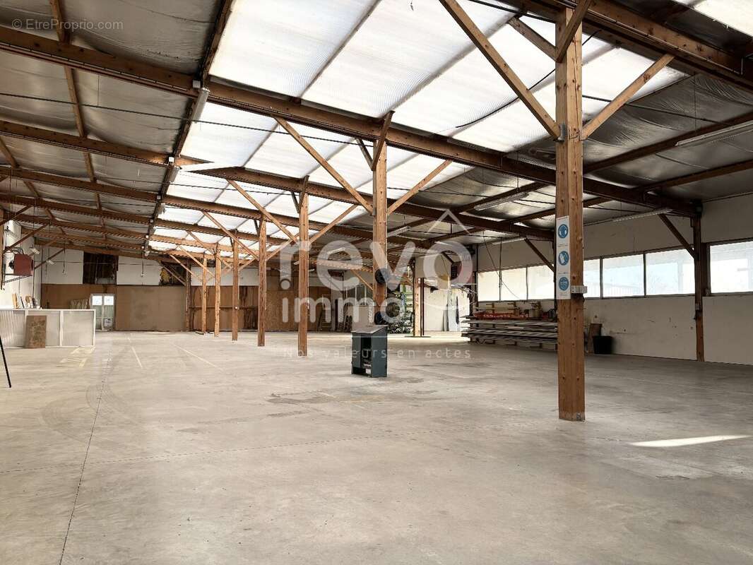 Commerce à FONTENAY-LE-COMTE