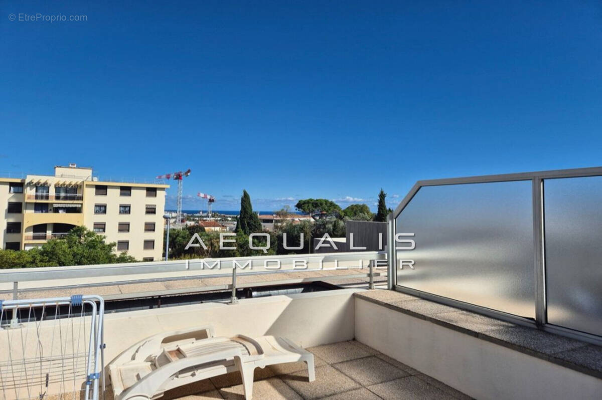 Appartement à SAINT-LAURENT-DU-VAR