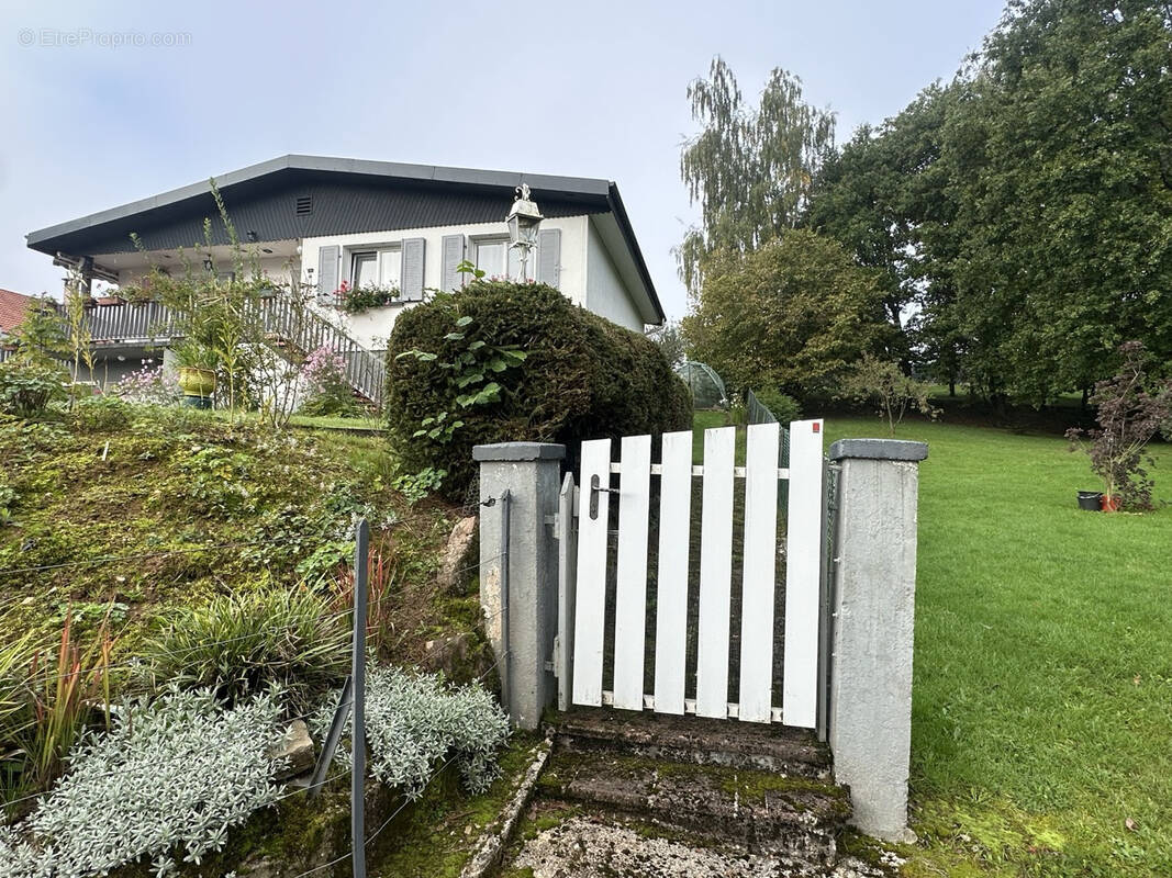 Maison à ETIVAL-CLAIREFONTAINE