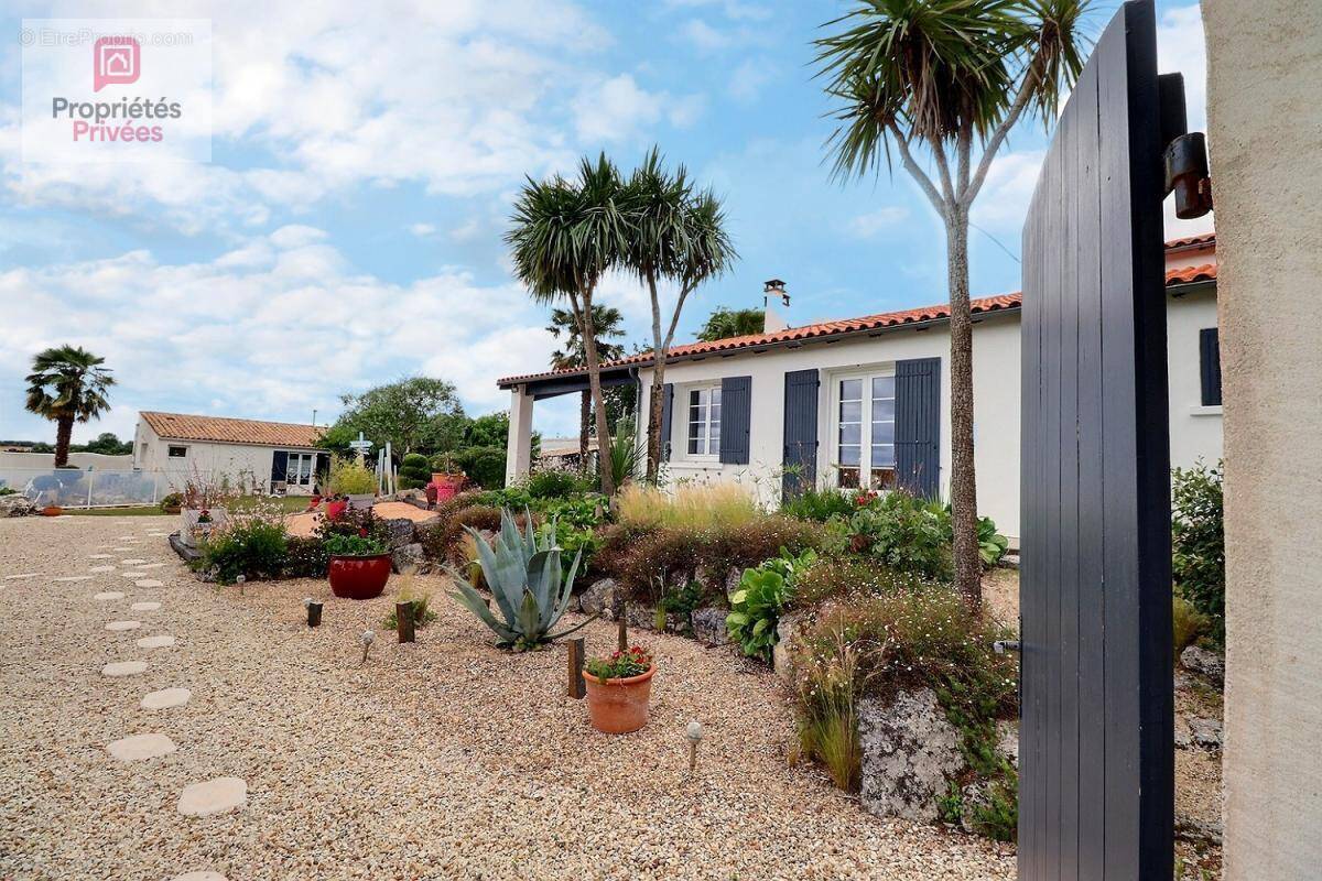 Maison à PONT-L'ABBE-D'ARNOULT