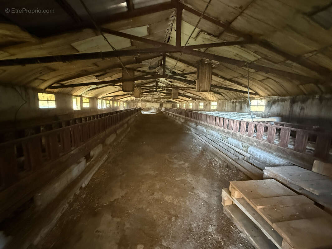 Autre à SAINT-VICTOR-ET-MELVIEU